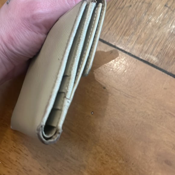 SALVATORE FERRAGAMO camel 🐫 colored Bifold Wallet with Gold clasp EUC - Picture 10 of 10